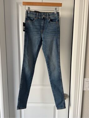 Dr. Denim Skinny Jeans in Medium Blue Wash